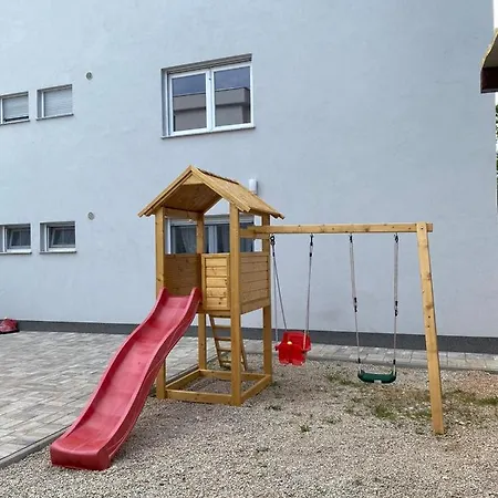 Apartmani Grgic On The Adress Branka Fucica 96 Malinska Exterior photo