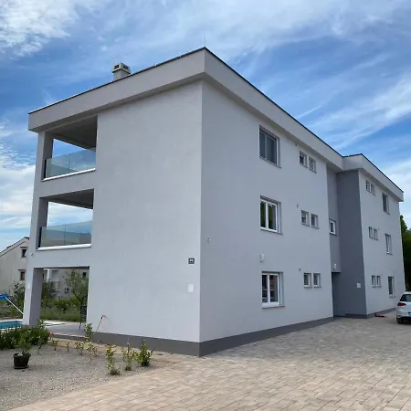 Apartmani Grgic On The Adress Branka Fucica 96 Malinska Exterior photo
