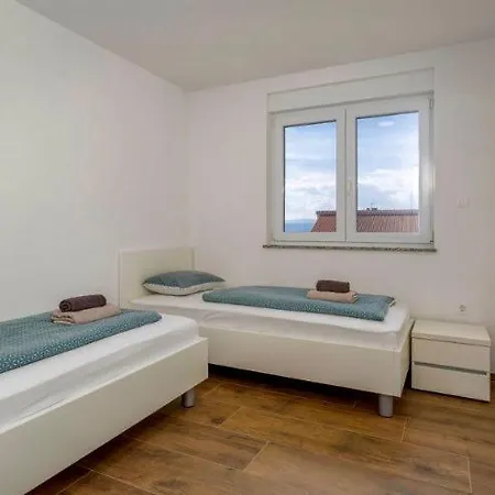 Apartmani Grgic On The Adress Branka Fucica 96 Malinska Exterior photo