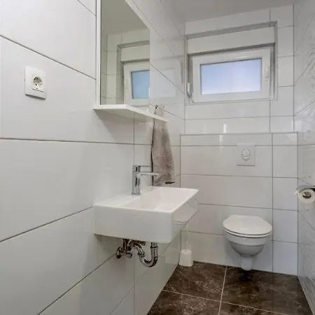Apartmani Grgic On The Adress Branka Fucica 96 Malinska Exterior photo
