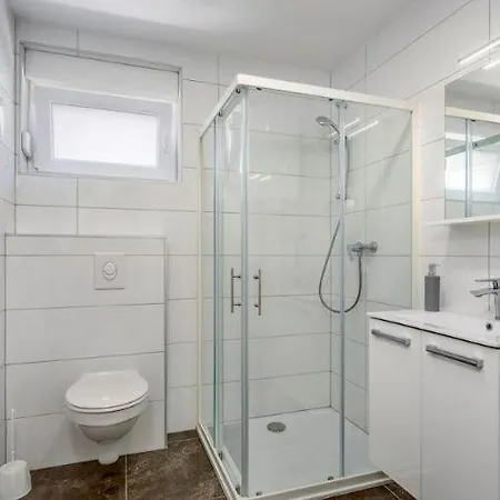 Apartmani Grgic On The Adress Branka Fucica 96 Malinska Exterior photo