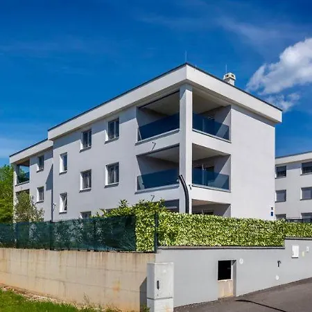 Apartmani Grgic On The Adress Branka Fucica 96 Malinska Exterior photo