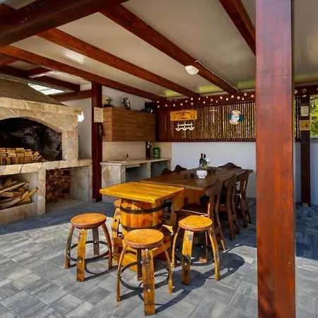 Apartmani Grgic On The Adress Branka Fucica 96 Malinska Exterior photo