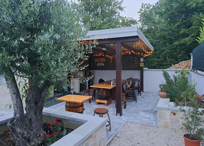 Apartmani Grgic On The Adress Branka Fucica 96
